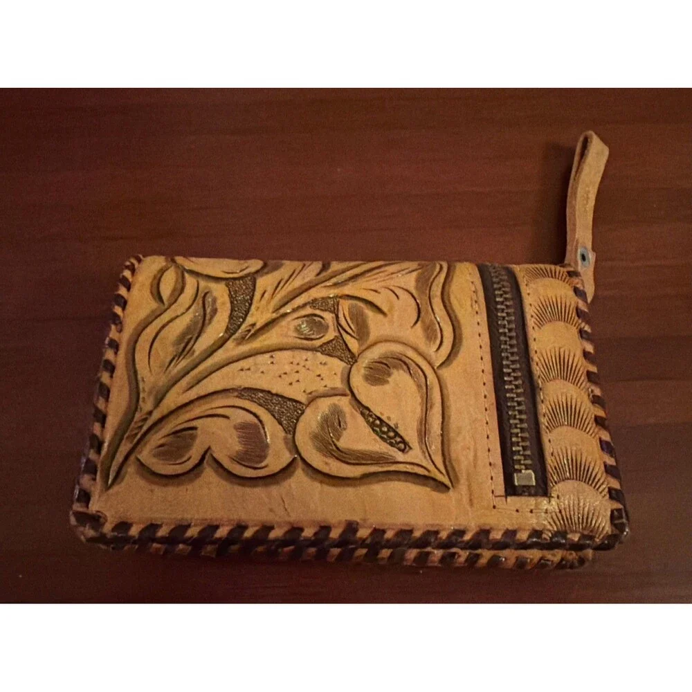 Vintage small leather Purse/Wallet Clasp zipper.  Mexico. Beautiful Hand Tooled!